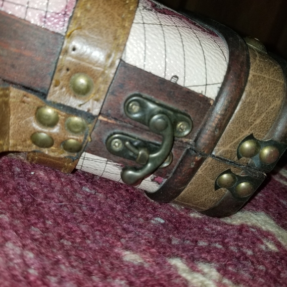 "Via Vee World Classic" Wooden Hinged Box Purse Patina Home Deco - Picture 3 of 8